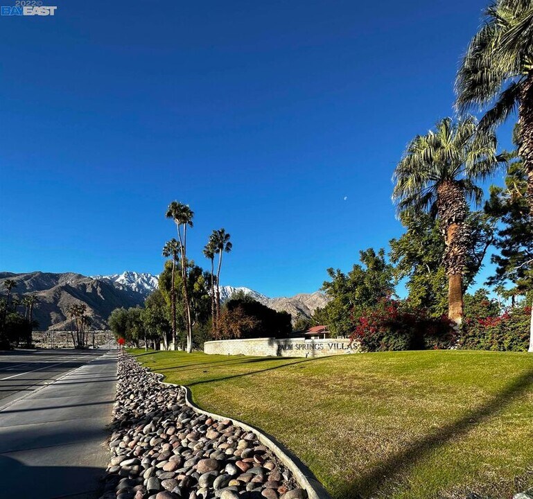 2825 N Los Felices Rd in Palm Springs, CA - Building Photo