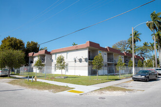 1515 NW 18th St in Miami, FL - Foto de edificio - Building Photo