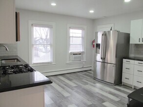 163 Clinton St in South Bound Brook, NJ - Building Photo - Building Photo