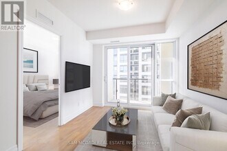 30 Elm Dr W in Mississauga, ON - Building Photo - Building Photo