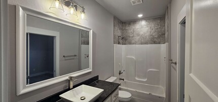 210 7th St in Rogers, AR - Building Photo - Building Photo