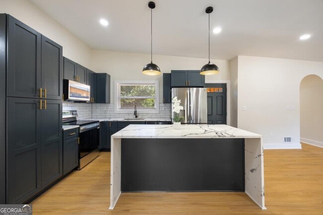 2555 Flagstone Dr SE in Atlanta, GA - Building Photo - Building Photo