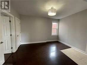 1544 King St E in Hamilton, ON - Building Photo - Building Photo