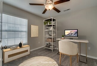 Killian Lakes Apartments and Townhomes in Columbia, SC - Foto de edificio - Building Photo