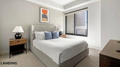 1414 Wood Hollow Dr, Unit 1-717 in Houston, TX - Foto de edificio - Building Photo