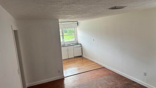 5609 SE Jack Ave in Stuart, FL - Building Photo - Building Photo