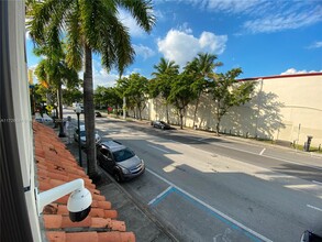 2268 SW 8th St in Miami, FL - Foto de edificio - Building Photo