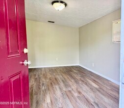7054 Red Robin Dr in Jacksonville, FL - Building Photo - Building Photo