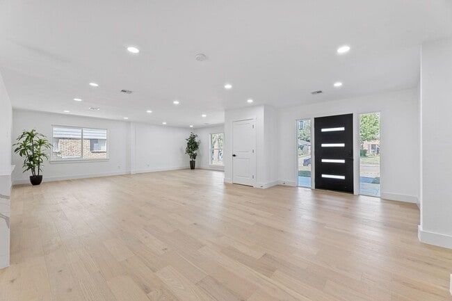 12315 Barryknoll Ln in Houston, TX - Building Photo - Building Photo