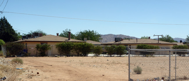 15510 Tonekai Rd in Apple Valley, CA - Foto de edificio - Building Photo