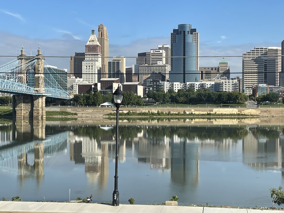 225 Riverside Dr, Unit 1 in Covington, KY - Foto de edificio
