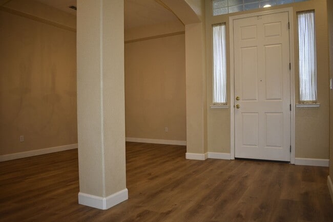 2312 Petruchio Way in Roseville, CA - Building Photo - Building Photo