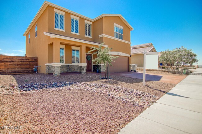 7874 Enchanted Cir Dr in El Paso, TX - Foto de edificio - Building Photo