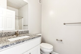 Washington Village Apartments in Greenfield, IN - Foto de edificio - Building Photo