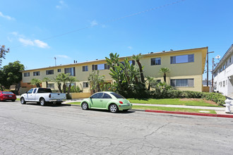 840 Center St in Costa Mesa, CA - Foto de edificio - Building Photo