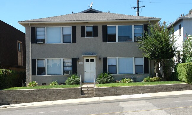 4121 Ocean View Blvd in Montrose, CA - Foto de edificio - Building Photo