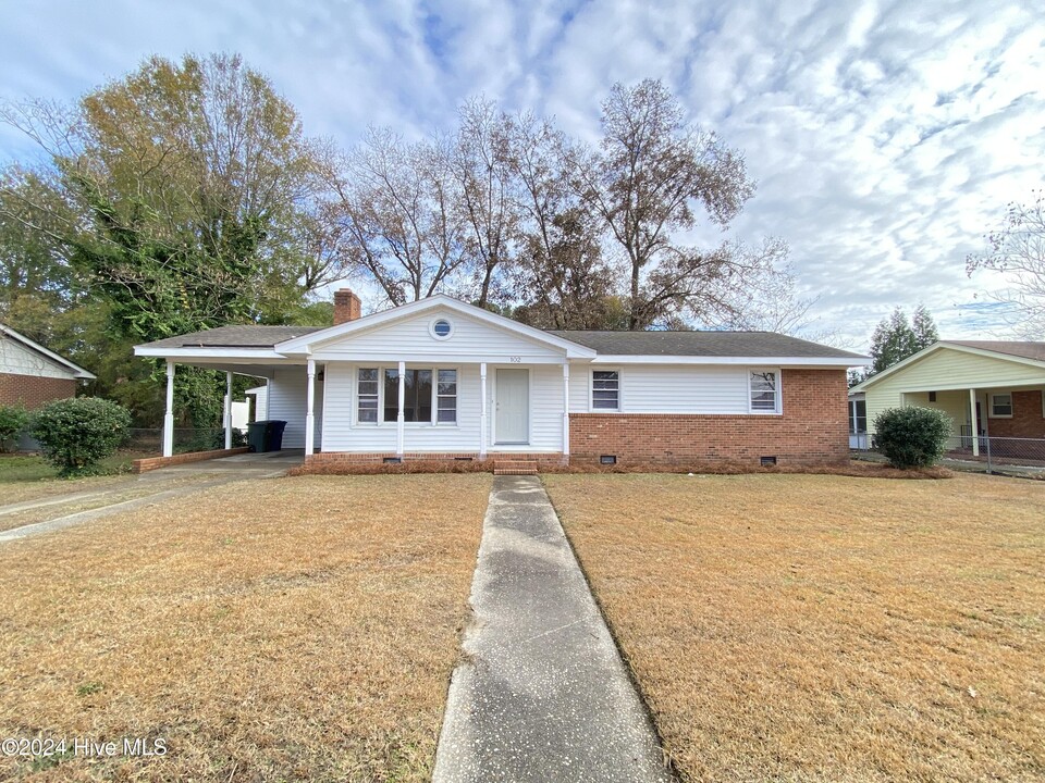 102 Alexander Cir in Greenville, NC - Building Photo