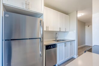 301-301 Base Line Rd W in London, ON - Building Photo - Building Photo