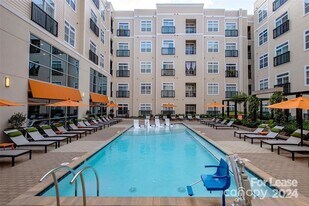 905 Kenilworth Ave, Unit A4h in Charlotte, NC - Building Photo