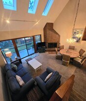 50 Harborview Dr in Port Townsend, WA - Building Photo