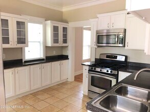 2122 Dellwood Ave in Jacksonville, FL - Foto de edificio - Building Photo