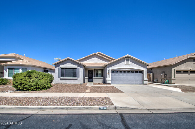 21652 E Calle de Flores in Queen Creek, AZ - Building Photo - Building Photo