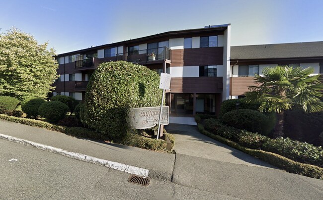 1600 Dufferin Crescent in Nanaimo, BC - Building Photo - Building Photo