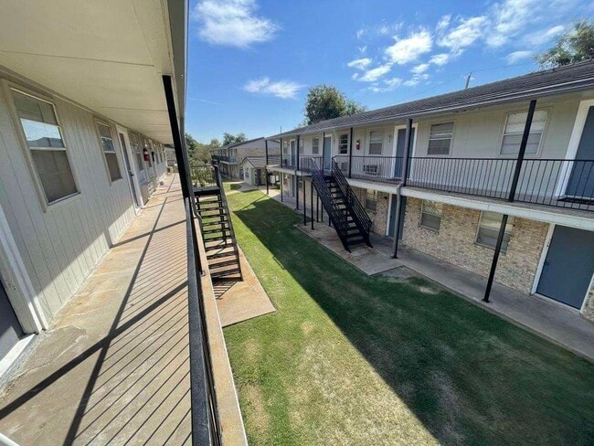 1502 NW Kingsbury Ave in Lawton, OK - Building Photo - Building Photo