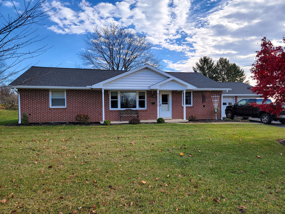 217 N Penryn Rd in Manheim, PA - Building Photo