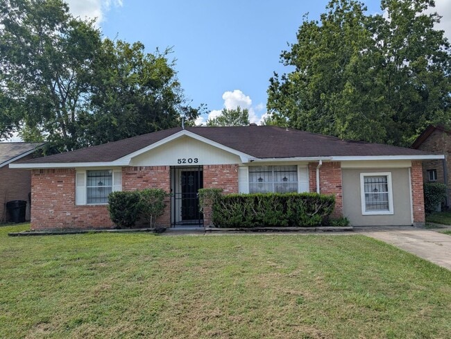 property at 5203 Heathercrest Dr