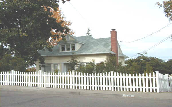 489 Powell Ave in Healdsburg, CA - Building Photo - Building Photo