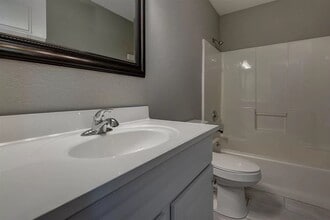 118 W Hunter Dr in Nixa, MO - Building Photo - Building Photo