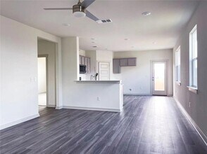 7713 Jacobean WY in Austin, TX - Foto de edificio - Building Photo