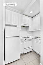 429 W 24 St in New York, NY - Building Photo - Building Photo