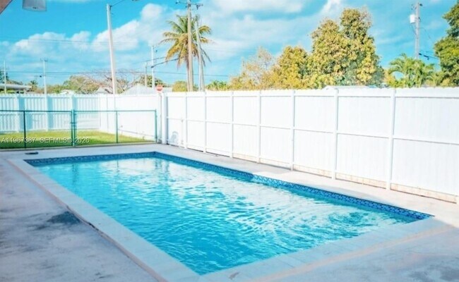 11911 SW 185th St in Miami, FL - Building Photo - Building Photo