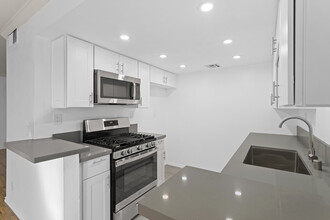 4511 Murietta Ave, Unit 8 in Sherman Oaks, CA - Foto de edificio - Building Photo