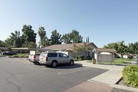 Building Photo - Stonebridge Apartamentos in Modesto, California