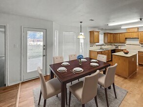 611 Mariposa Dr in Keller, TX - Foto de edificio - Building Photo