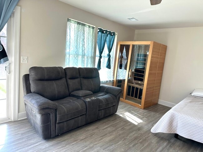 8773 Elsing Green Dr in Manassas, VA - Foto de edificio - Building Photo