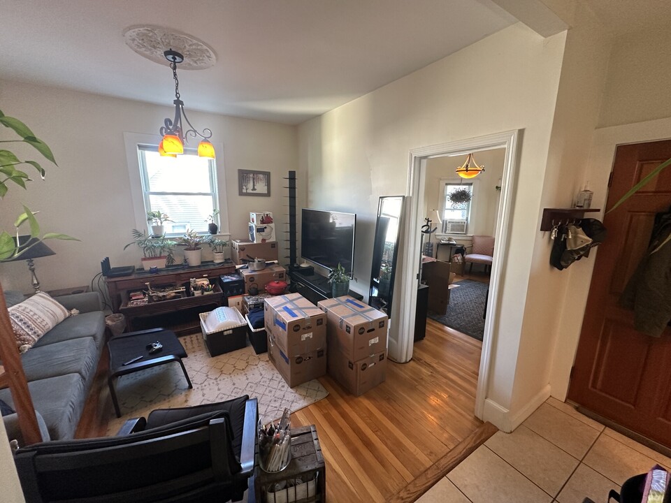 188 Lowell St, Unit #2 in Somerville, MA - Building Photo