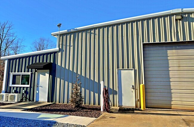 202 Roxbury Industrial Center in Charles City, VA - Building Photo - Building Photo
