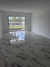 1100 Pine Dr in Pompano Beach, FL - Building Photo - Building Photo