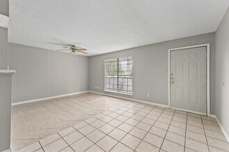 8342 Baker Dr in Houston, TX - Building Photo - Building Photo