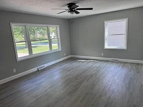 6831 Franke Rd in Middleburg Heights, OH - Foto de edificio - Building Photo
