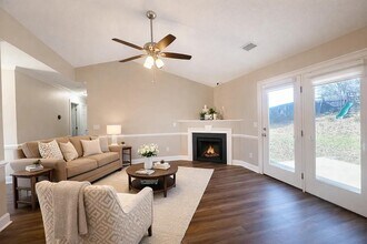 207 Manitou Way in Fountain Inn, SC - Building Photo - Building Photo