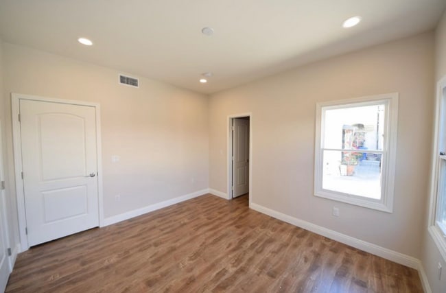 6261 W Olympic Blvd in Los Angeles, CA - Building Photo - Building Photo