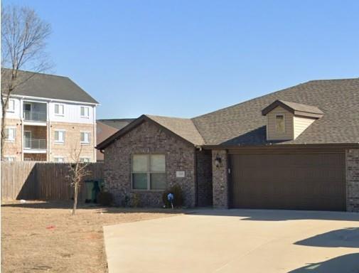400 Rineel Ave in Centerton, AR - Building Photo