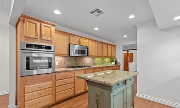 15521 Morrison St in Los Angeles, CA - Building Photo - Building Photo