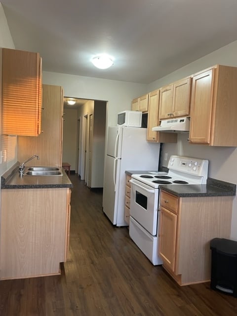 9004-9086 86 St in Fort St John, BC - Building Photo