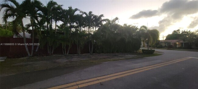 6021 SW 62nd Pl in South Miami, FL - Building Photo - Building Photo